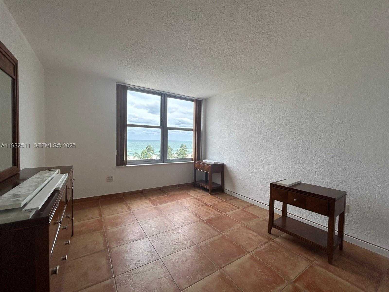 Small Image of 2899 COLLINS AVE #637, Miami Beach Number 8