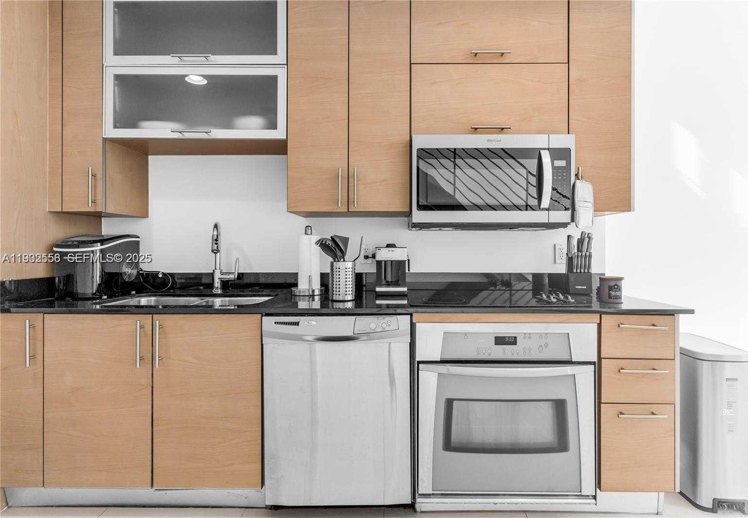 Small Image of 60 SOUTH WEST 13TH ST #3416, Miami Number 4