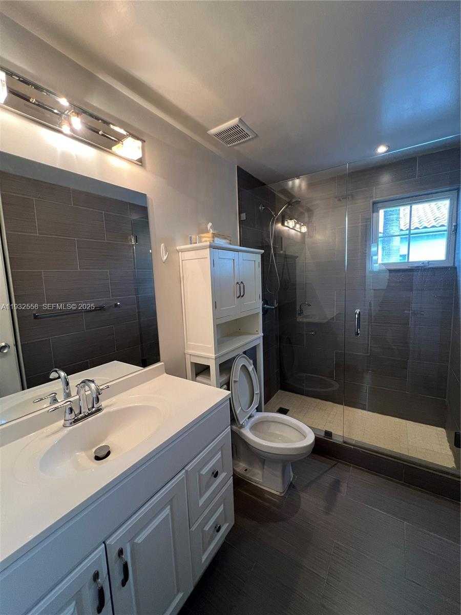 Small Image of 261 NAVARRE AVE #A-4, Coral Gables Number 10