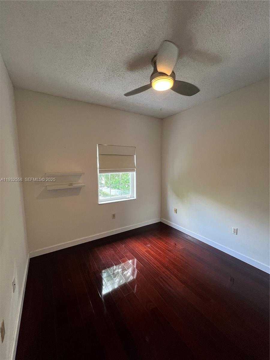 Small Image of 261 NAVARRE AVE #A-4, Coral Gables Number 8