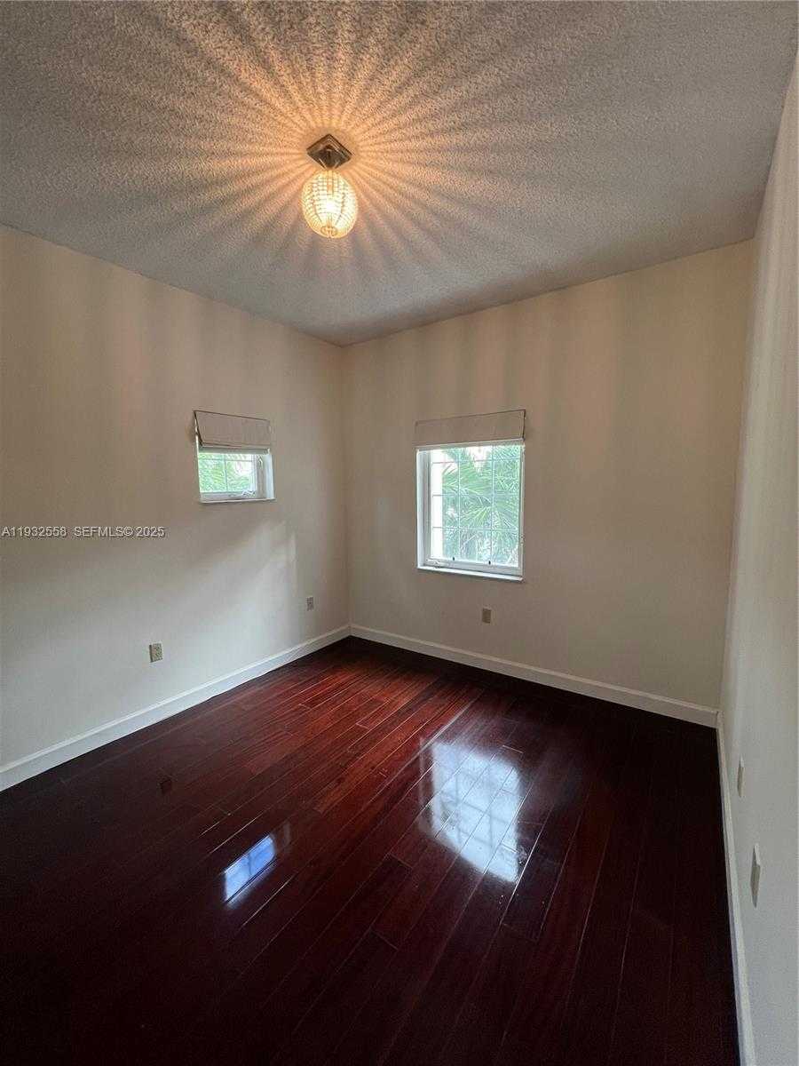 Small Image of 261 NAVARRE AVE #A-4, Coral Gables Number 9