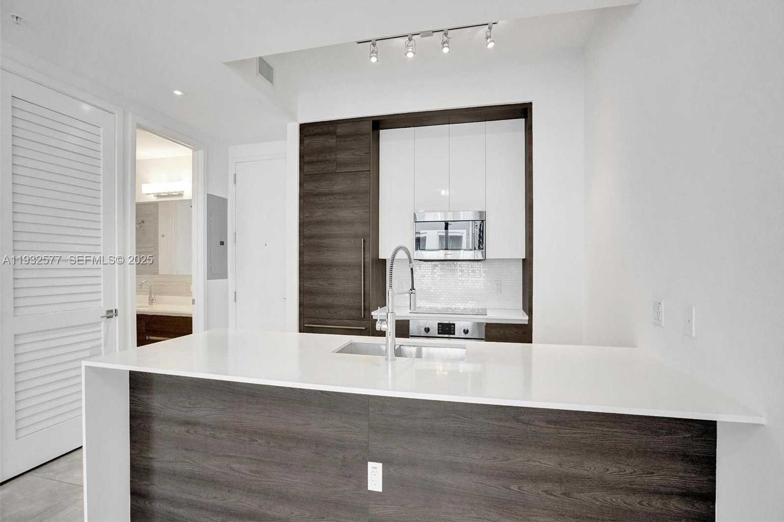 Small Image of 301 ALTARA AVE #LPH903, Coral Gables Number 11