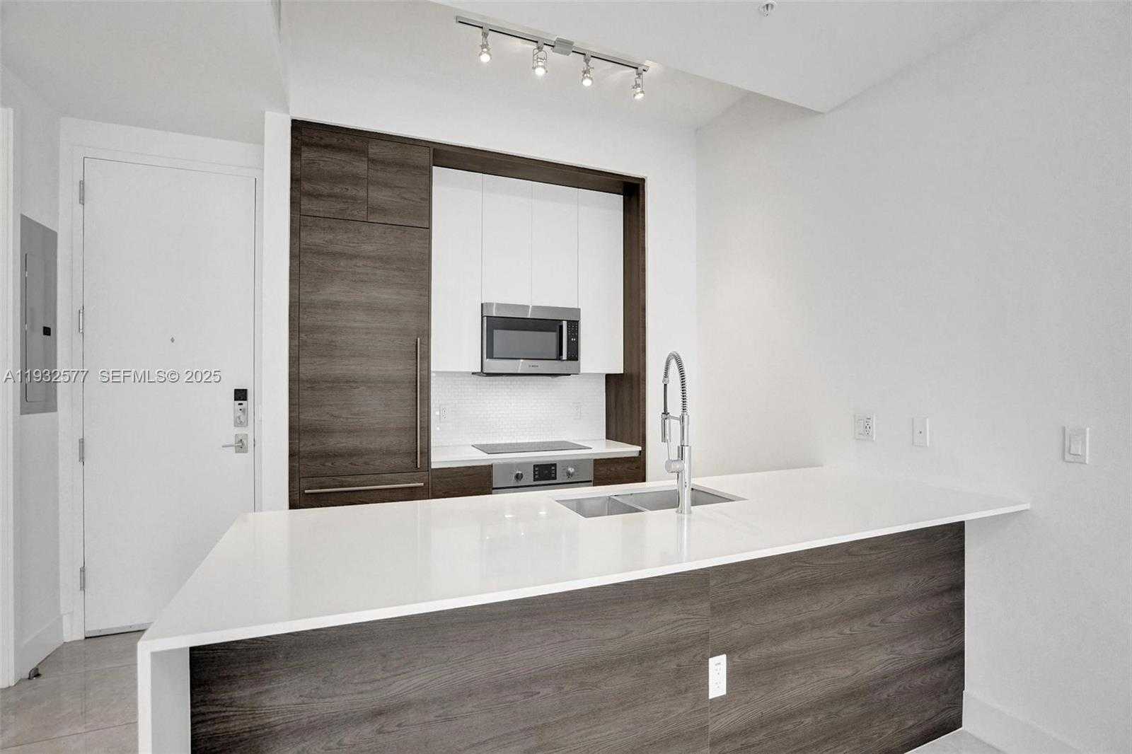 Small Image of 301 ALTARA AVE #LPH903, Coral Gables Number 13