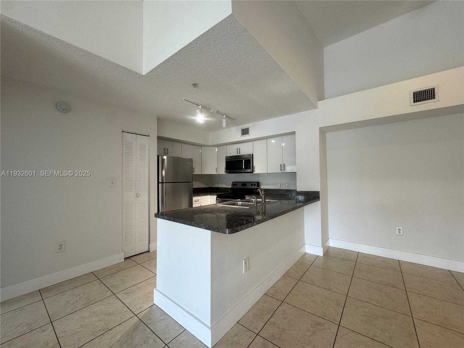 Small Image of 4370 NORTH WEST 107TH AVE #205, Doral Number 7