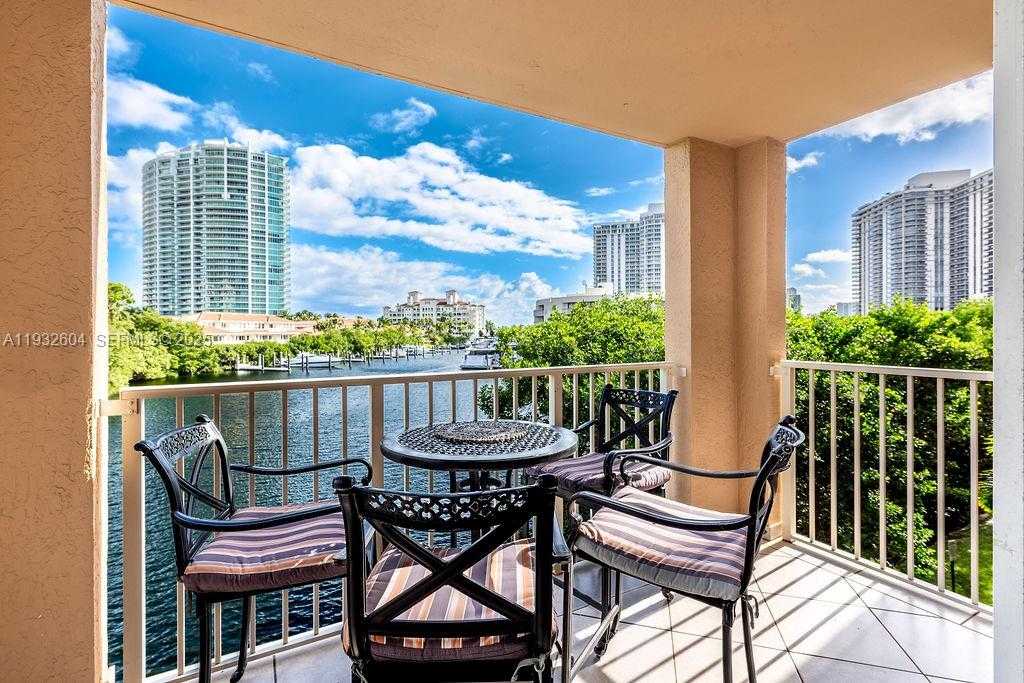 Small Image of 19999 EAST COUNTRY CLUB DR #1302, Aventura Number 1