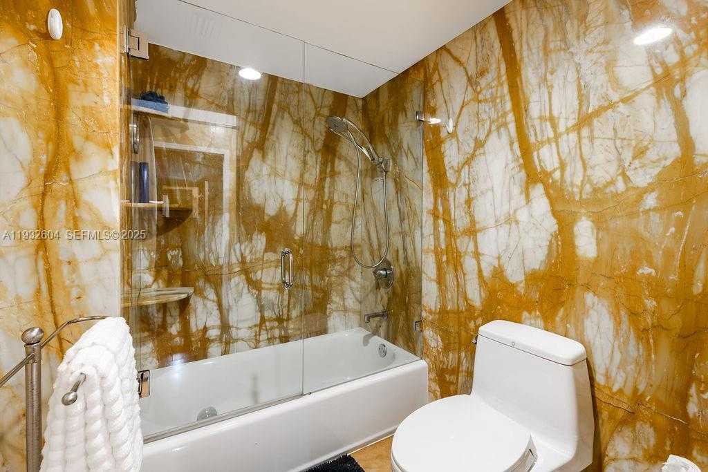 Small Image of 19999 EAST COUNTRY CLUB DR #1302, Aventura Number 19