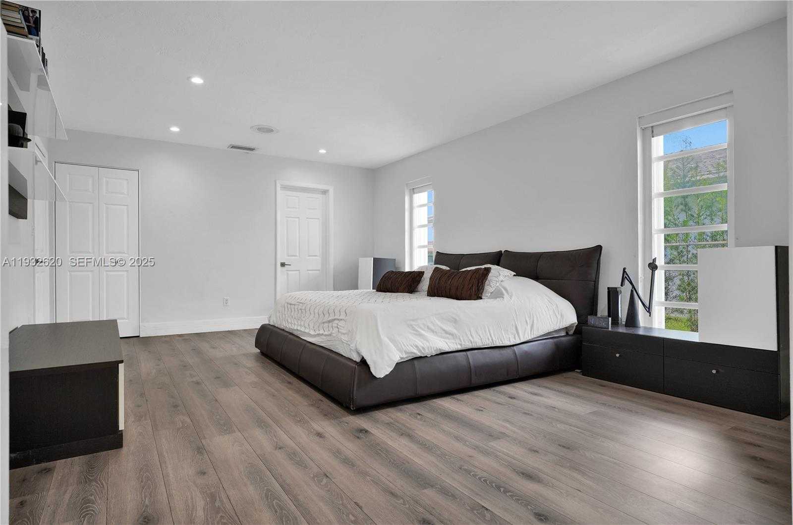 Small Image of 2101 NORTH EAST 211TH TER #., Miami Number 23