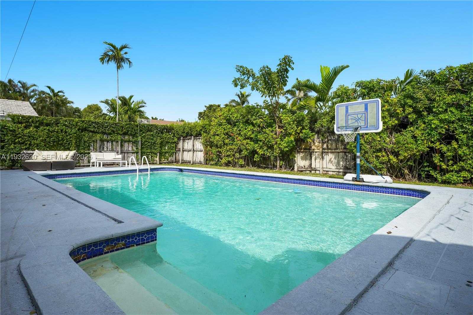 Small Image of 2101 NORTH EAST 211TH TER #., Miami Number 33