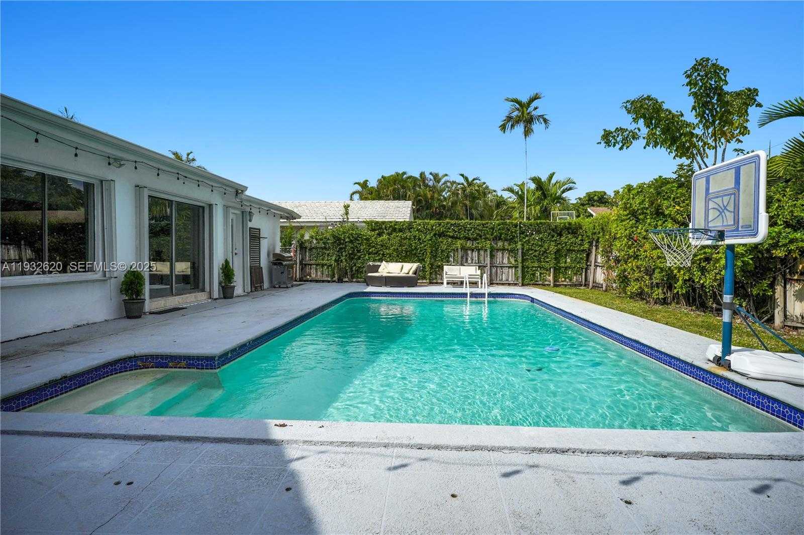 Small Image of 2101 NORTH EAST 211TH TER #., Miami Number 35