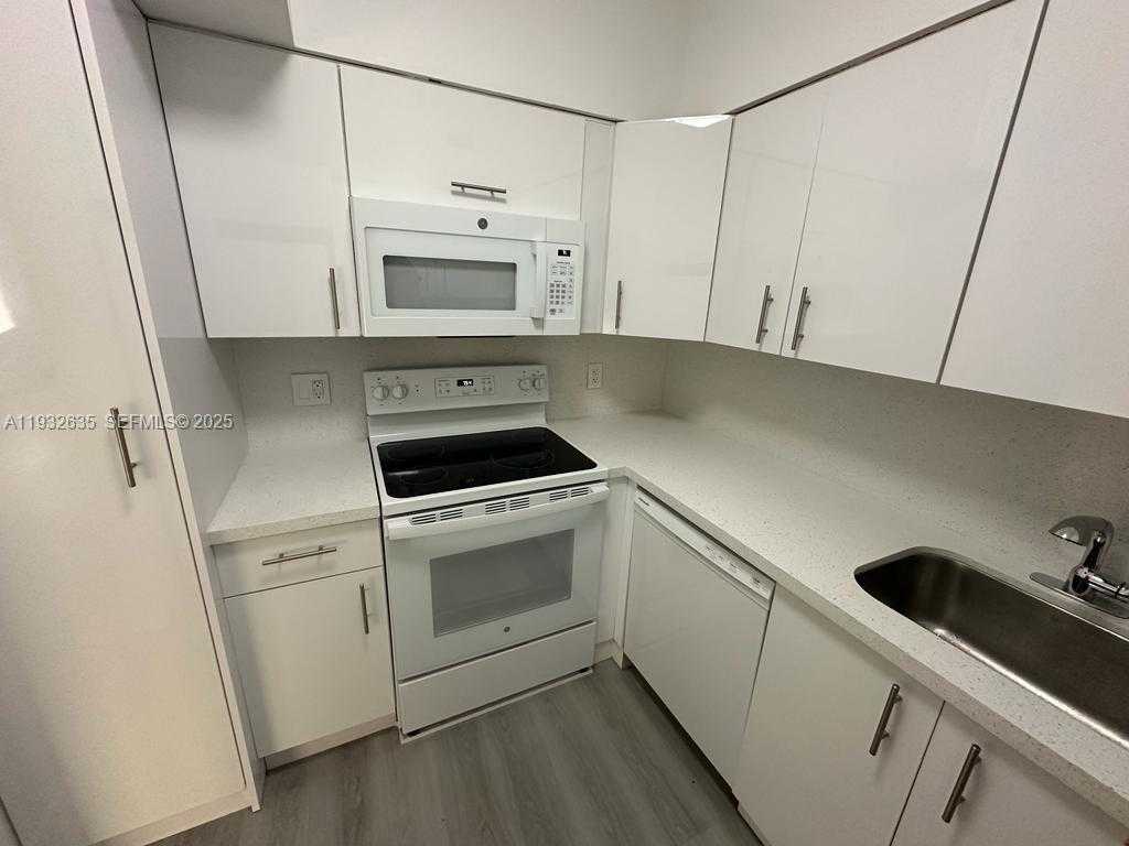 Small Image of 7441 WAYNE AVE #1P, Miami Beach Number 15