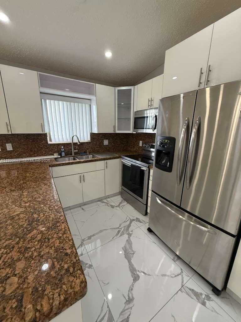 Small Image of 8701 NORTH WEST 109TH TER, Hialeah Gardens Number 30