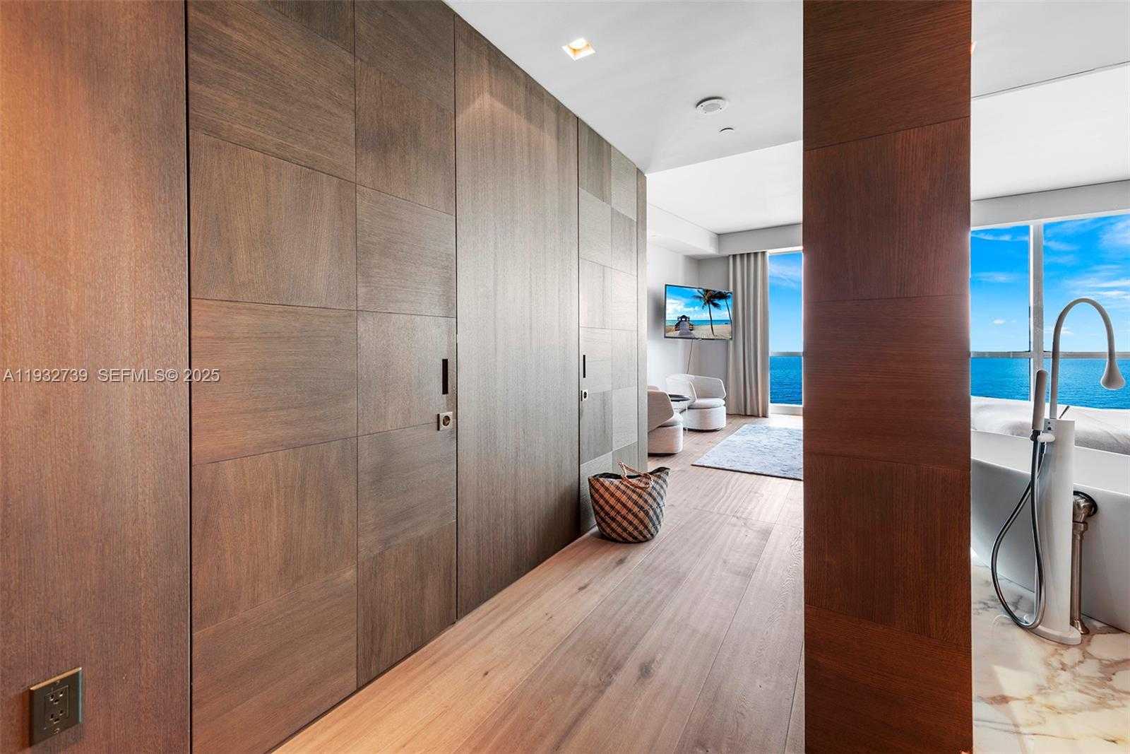 Small Image of Bal Harbour Number 16