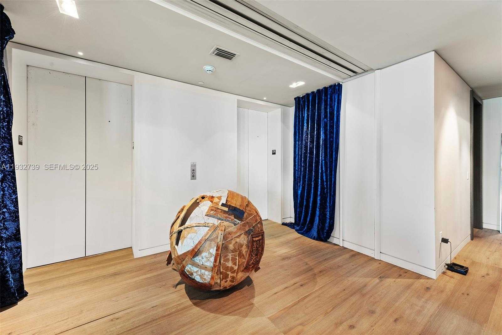 Small Image of Bal Harbour Number 18