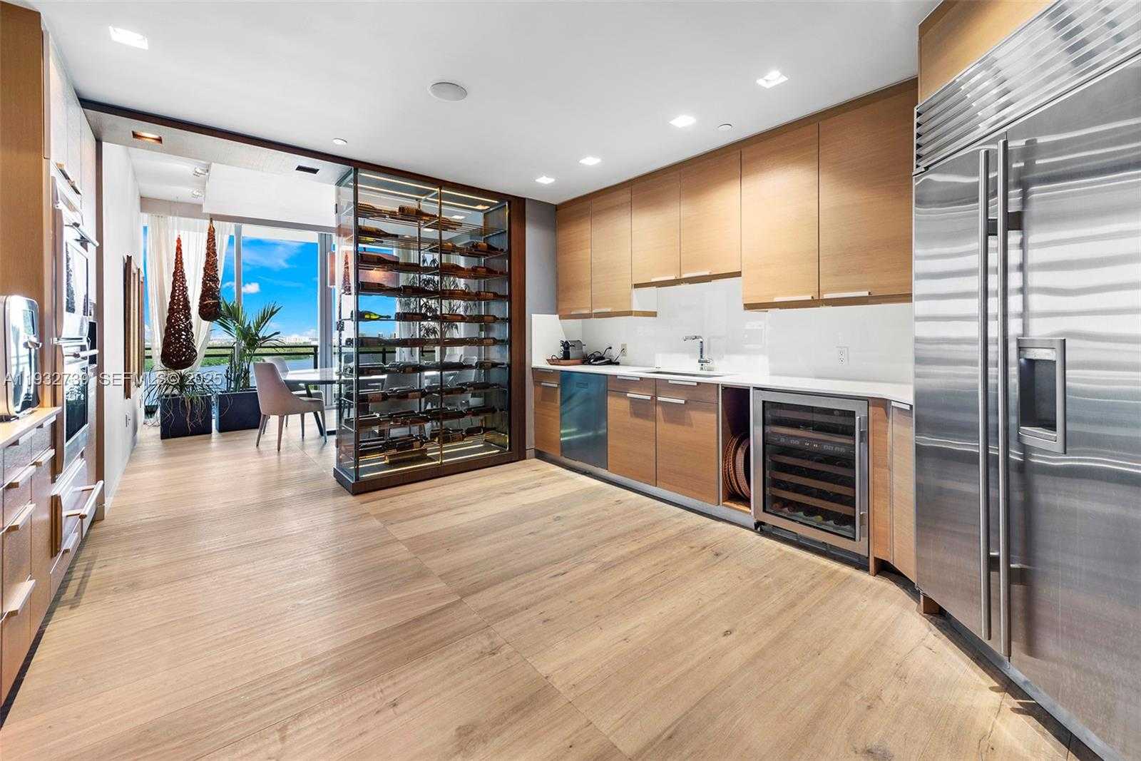 Small Image of Bal Harbour Number 19