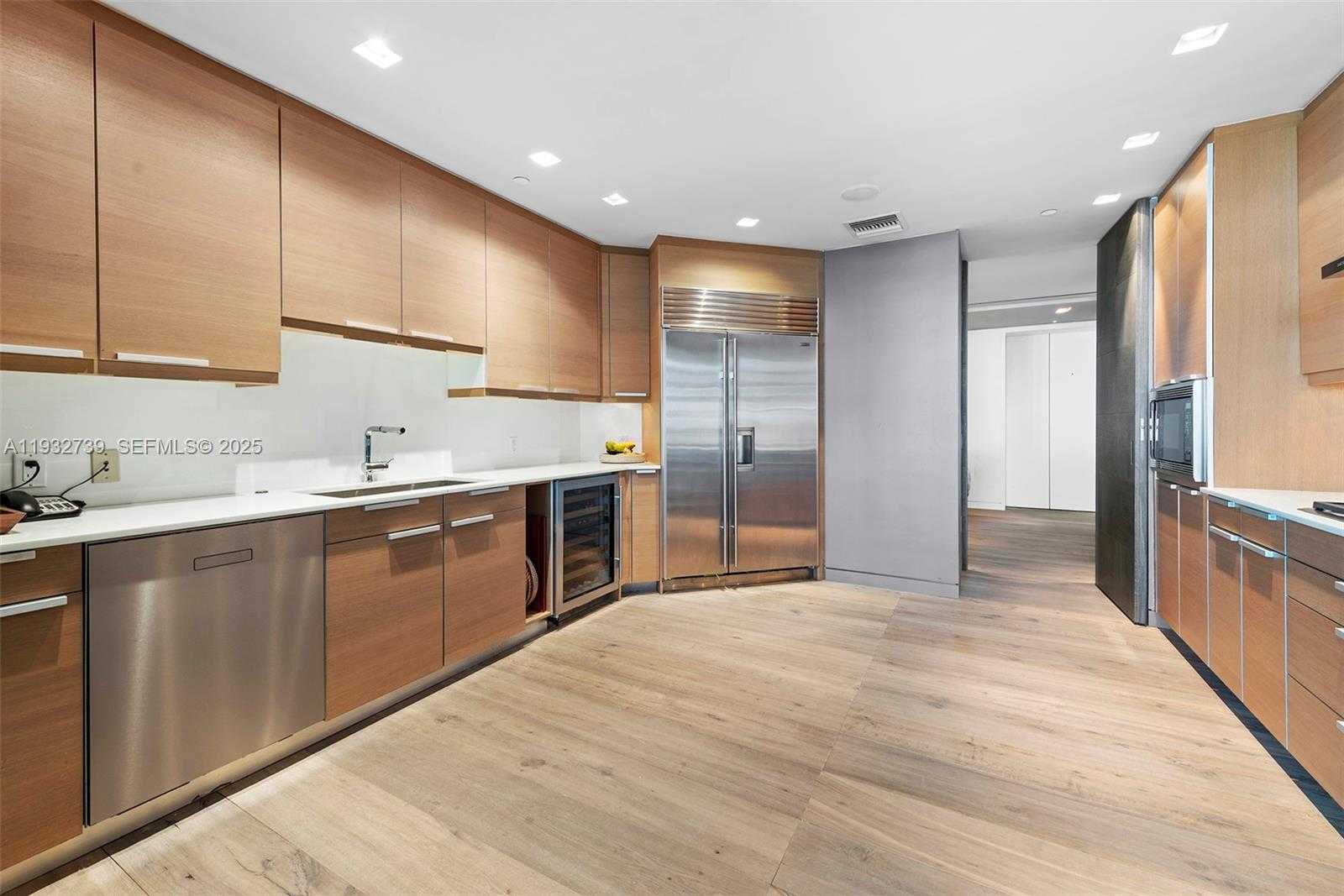 Small Image of Bal Harbour Number 21