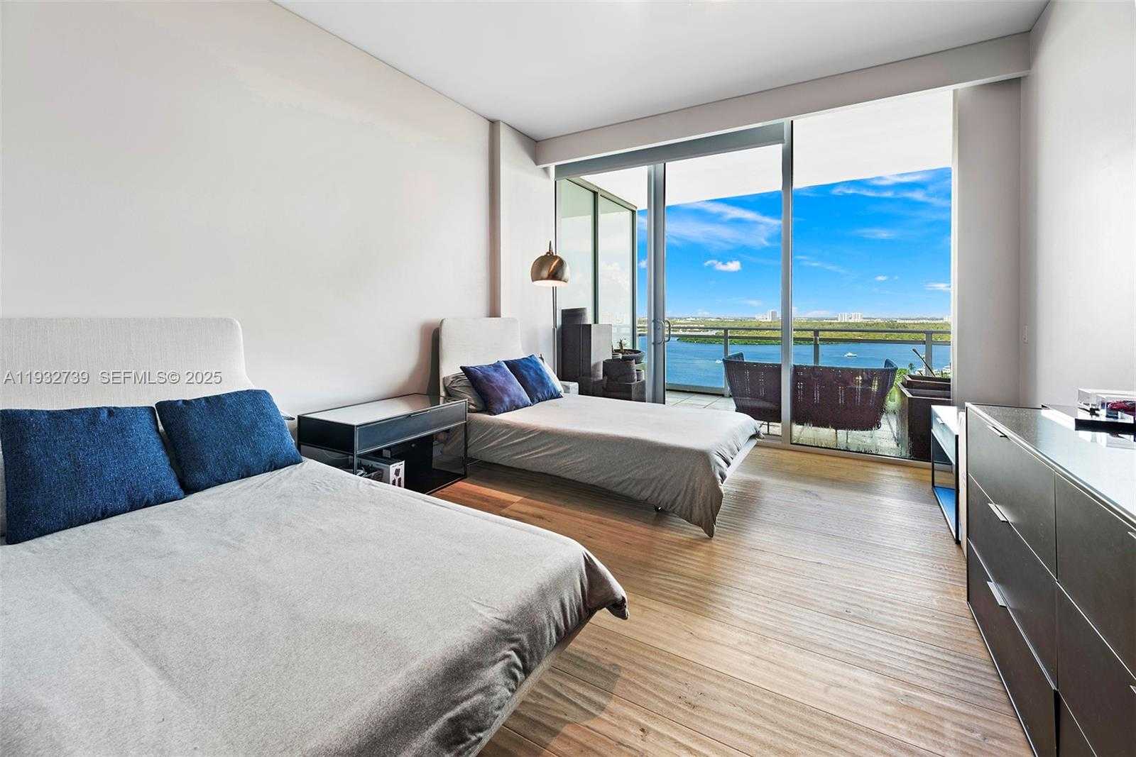 Small Image of Bal Harbour Number 31