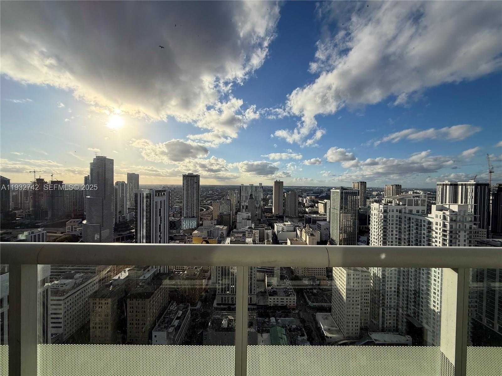 Small Image of 50 BISCAYNE BLVD #4807, Miami Number 1