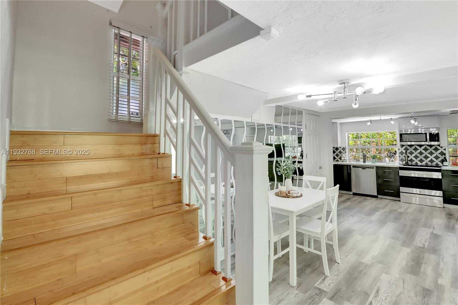 Small Image of 3375 SOUTH WEST 29TH TER #1, Miami Number 10