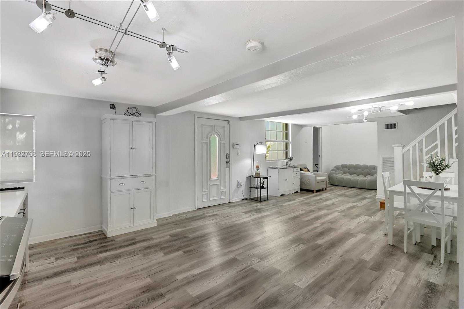 Small Image of 3375 SOUTH WEST 29TH TER #1, Miami Number 4