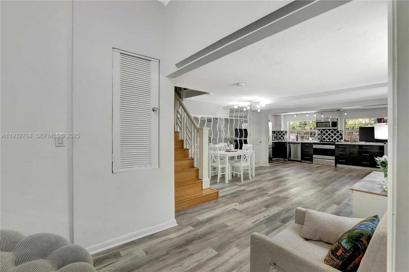 Small Image of 3375 SOUTH WEST 29TH TER #1, Miami Number 5