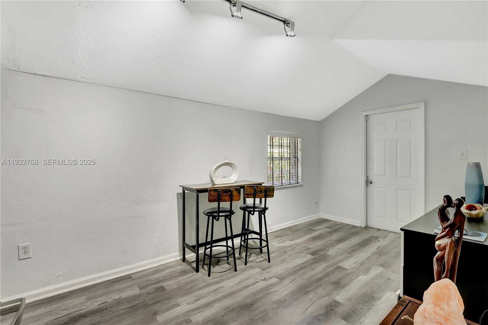 Small Image of 3375 SOUTH WEST 29TH TER #1, Miami Number 6