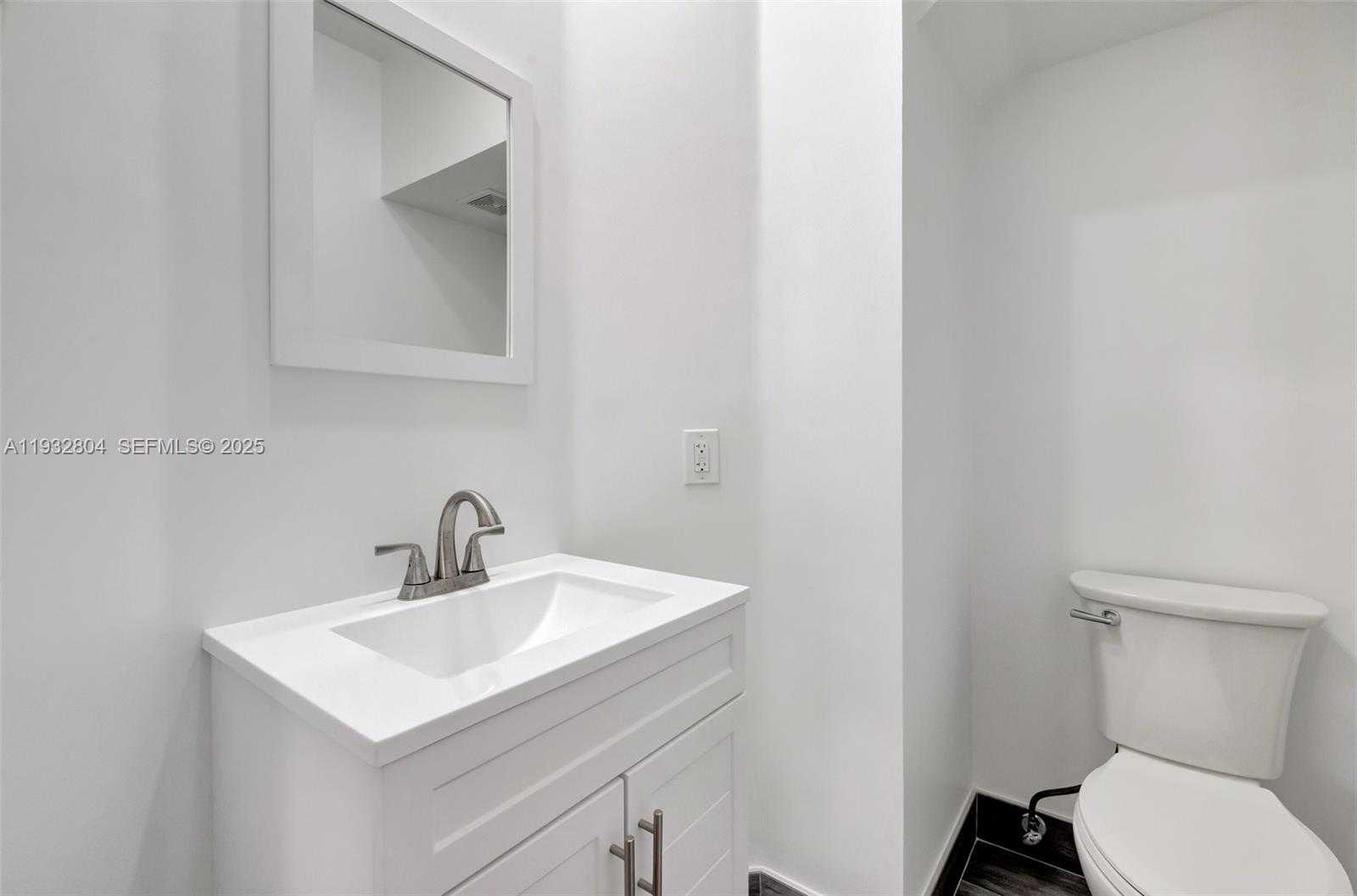 Small Image of 11160 NORTH WEST 73RD ST, Doral Number 32