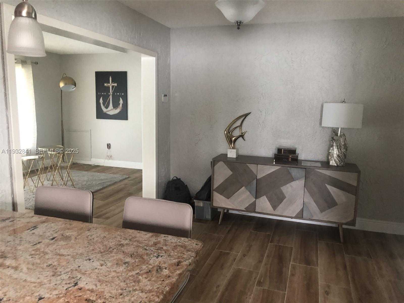 Small Image of 15660 SOUTH WEST 100 AVE, Miami Number 11