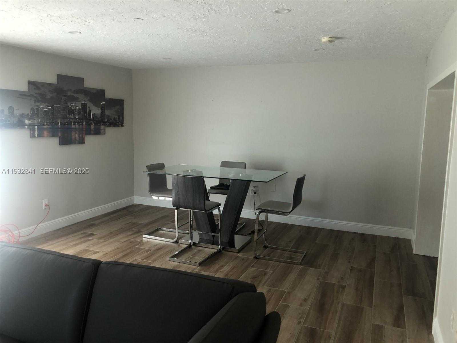 Small Image of 15660 SOUTH WEST 100 AVE, Miami Number 12