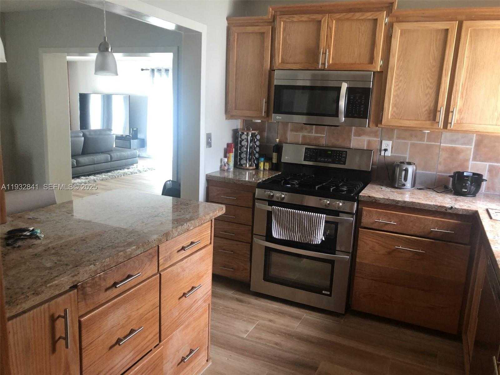 Small Image of 15660 SOUTH WEST 100 AVE, Miami Number 14