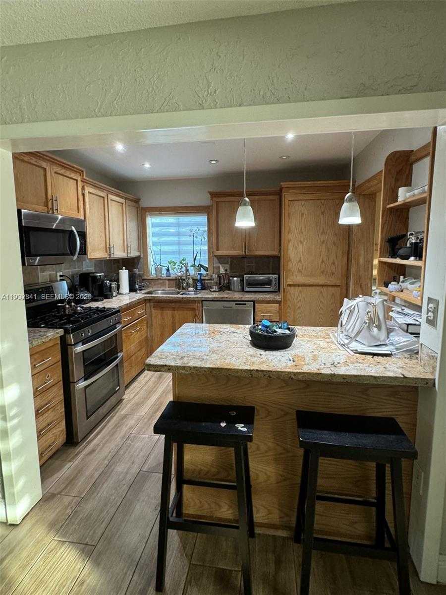 Small Image of 15660 SOUTH WEST 100 AVE, Miami Number 16