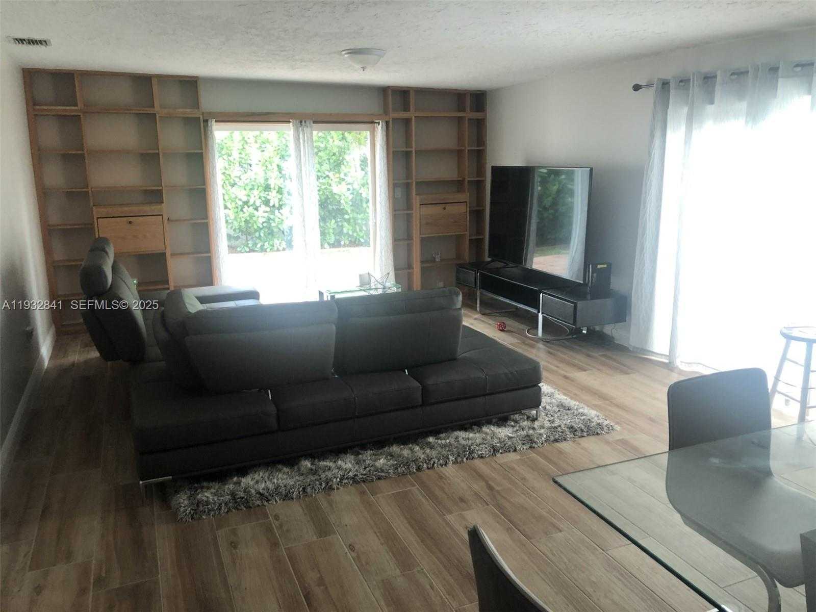 Small Image of 15660 SOUTH WEST 100 AVE, Miami Number 18