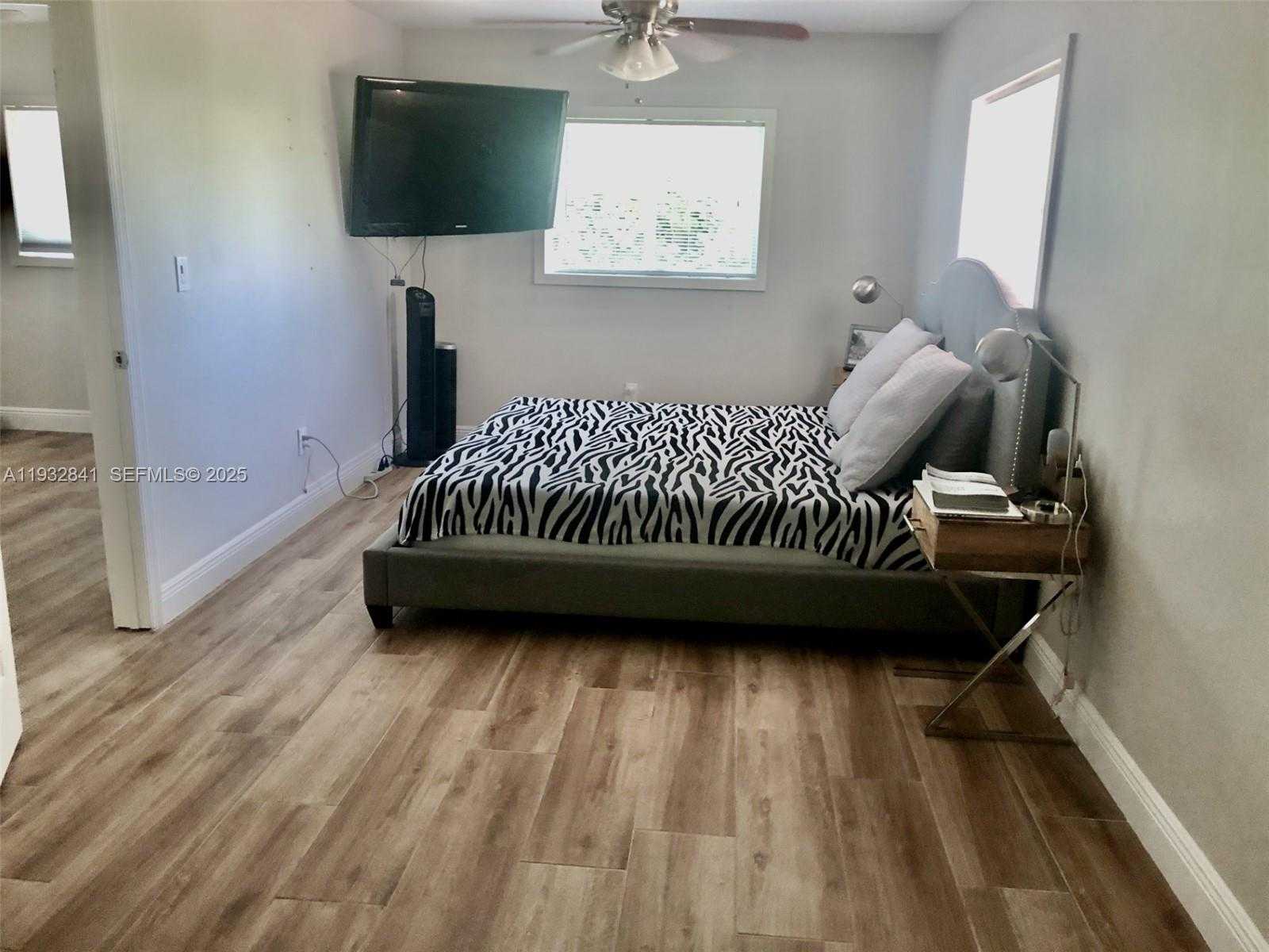 Small Image of 15660 SOUTH WEST 100 AVE, Miami Number 19