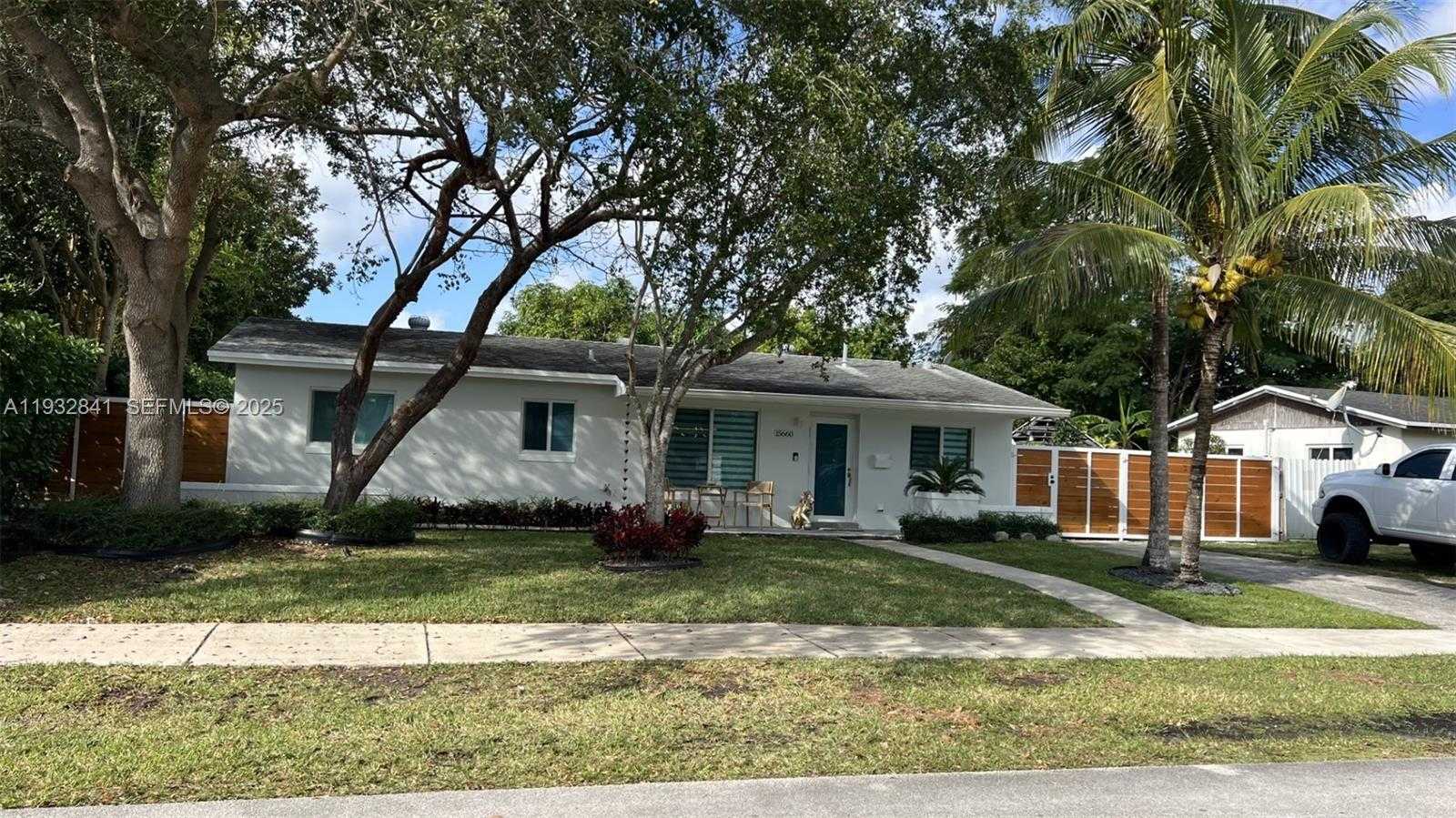 Small Image of 15660 SOUTH WEST 100 AVE, Miami Number 2