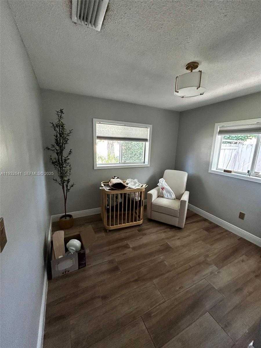 Small Image of 15660 SOUTH WEST 100 AVE, Miami Number 20