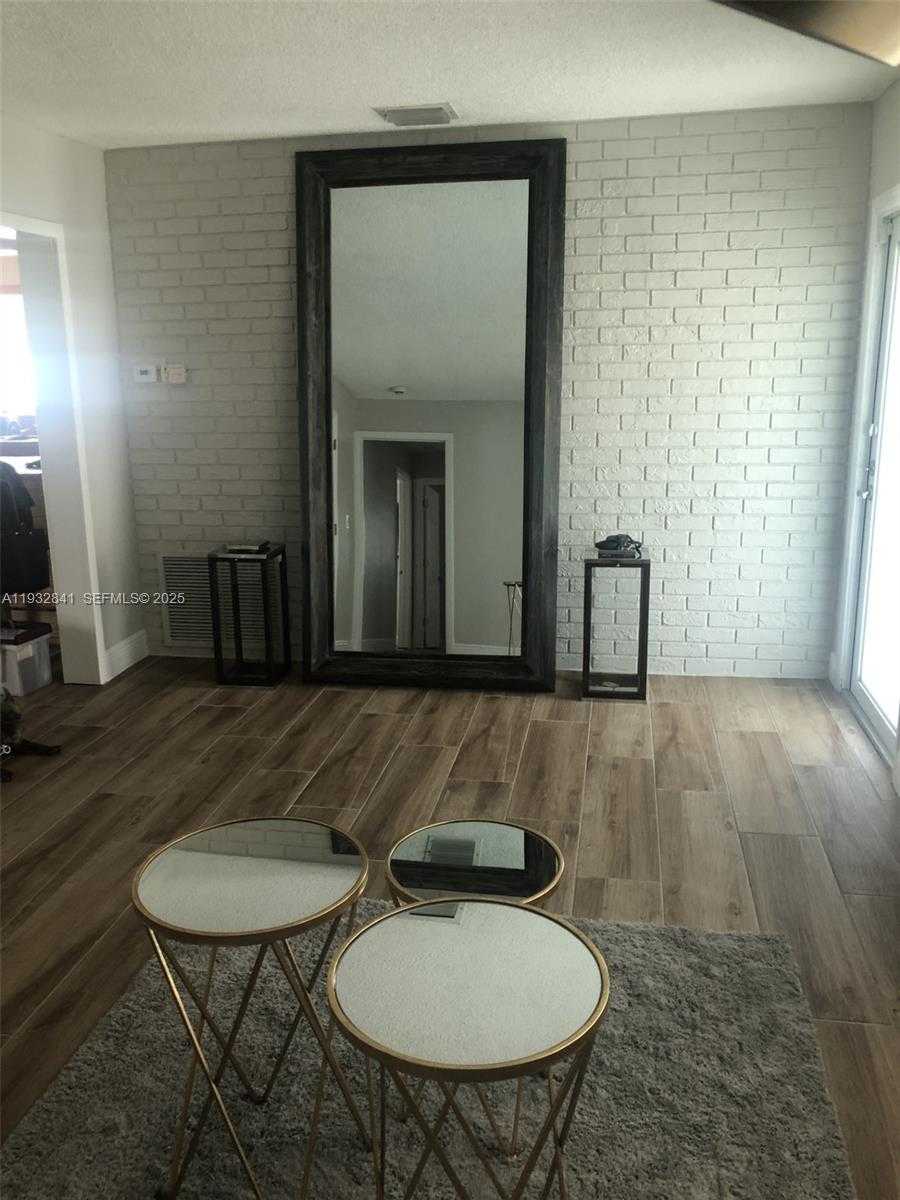 Small Image of 15660 SOUTH WEST 100 AVE, Miami Number 21