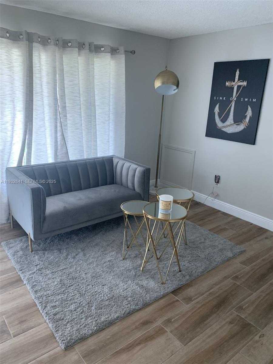 Small Image of 15660 SOUTH WEST 100 AVE, Miami Number 22