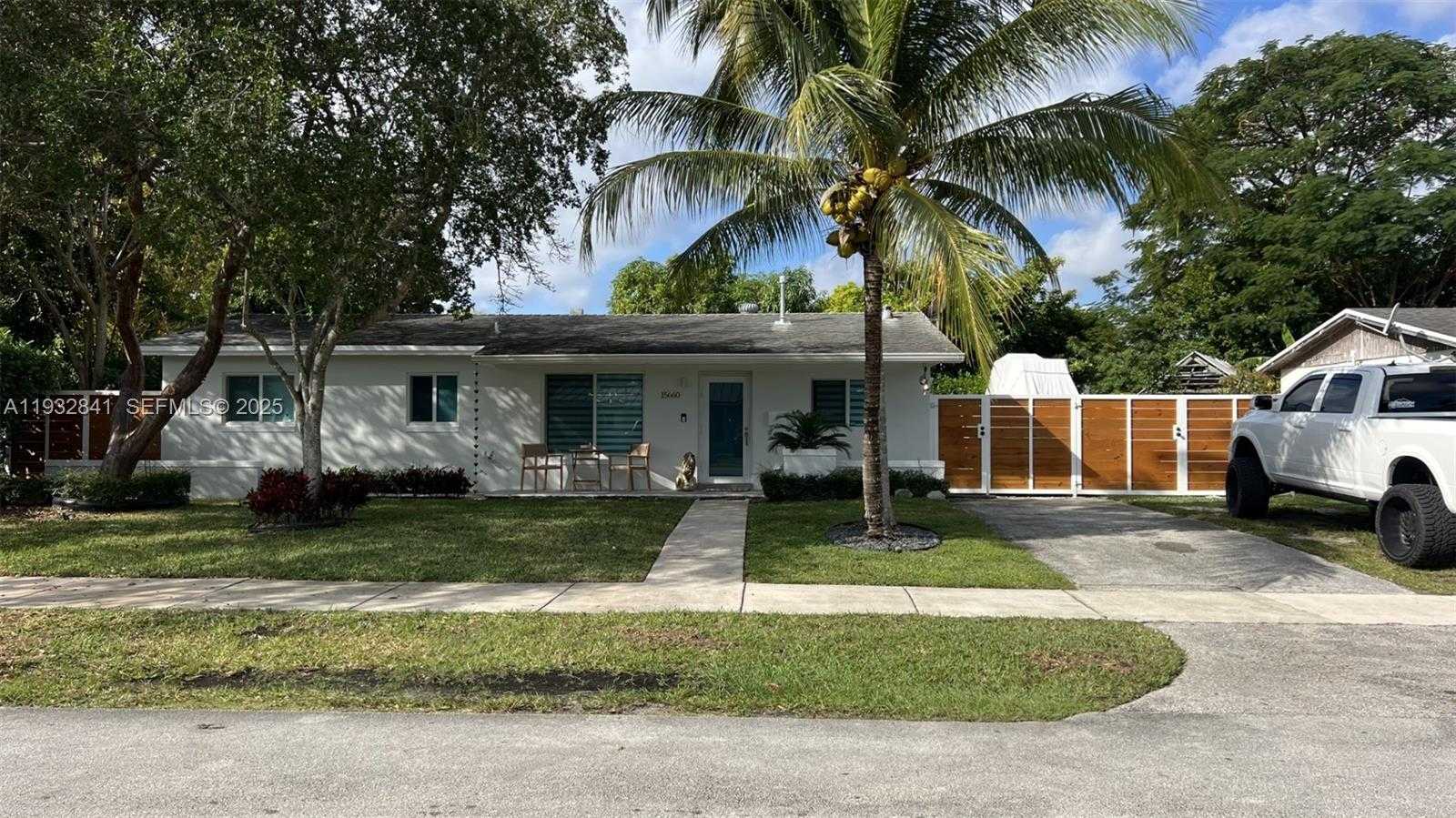 Small Image of 15660 SOUTH WEST 100 AVE, Miami Number 3