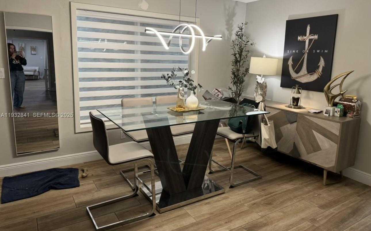 Small Image of 15660 SOUTH WEST 100 AVE, Miami Number 7