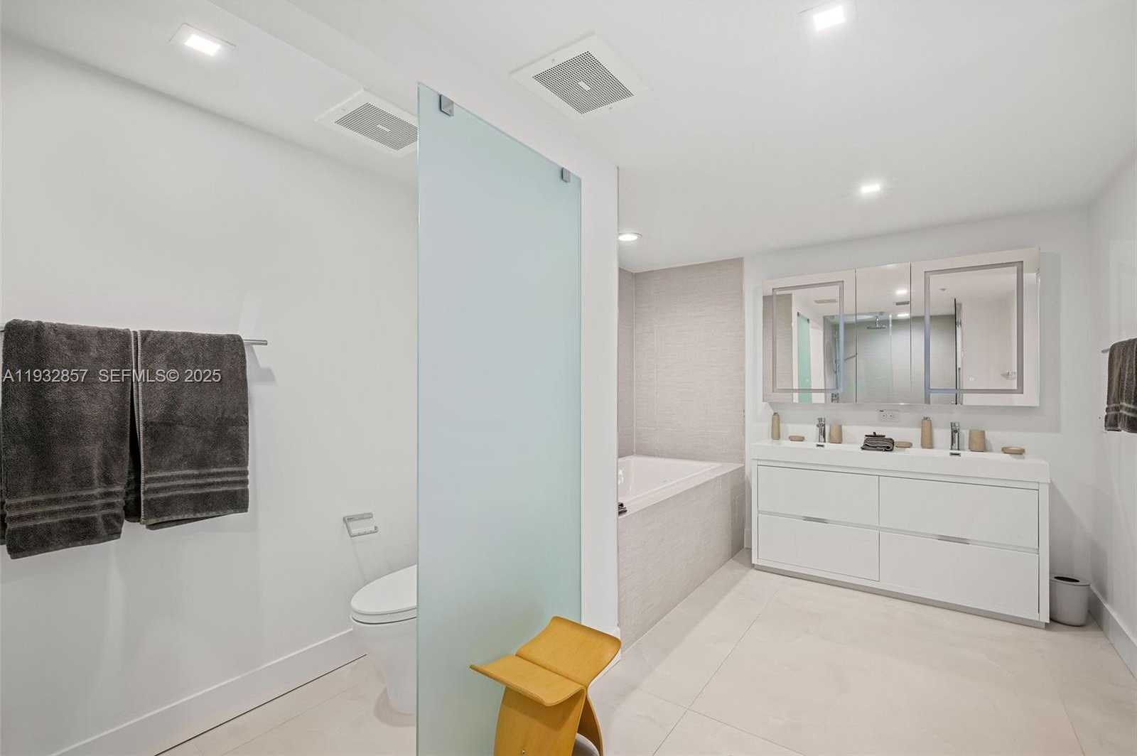 Small Image of 6899 COLLINS AVENUE #1001, Miami Beach Number 14