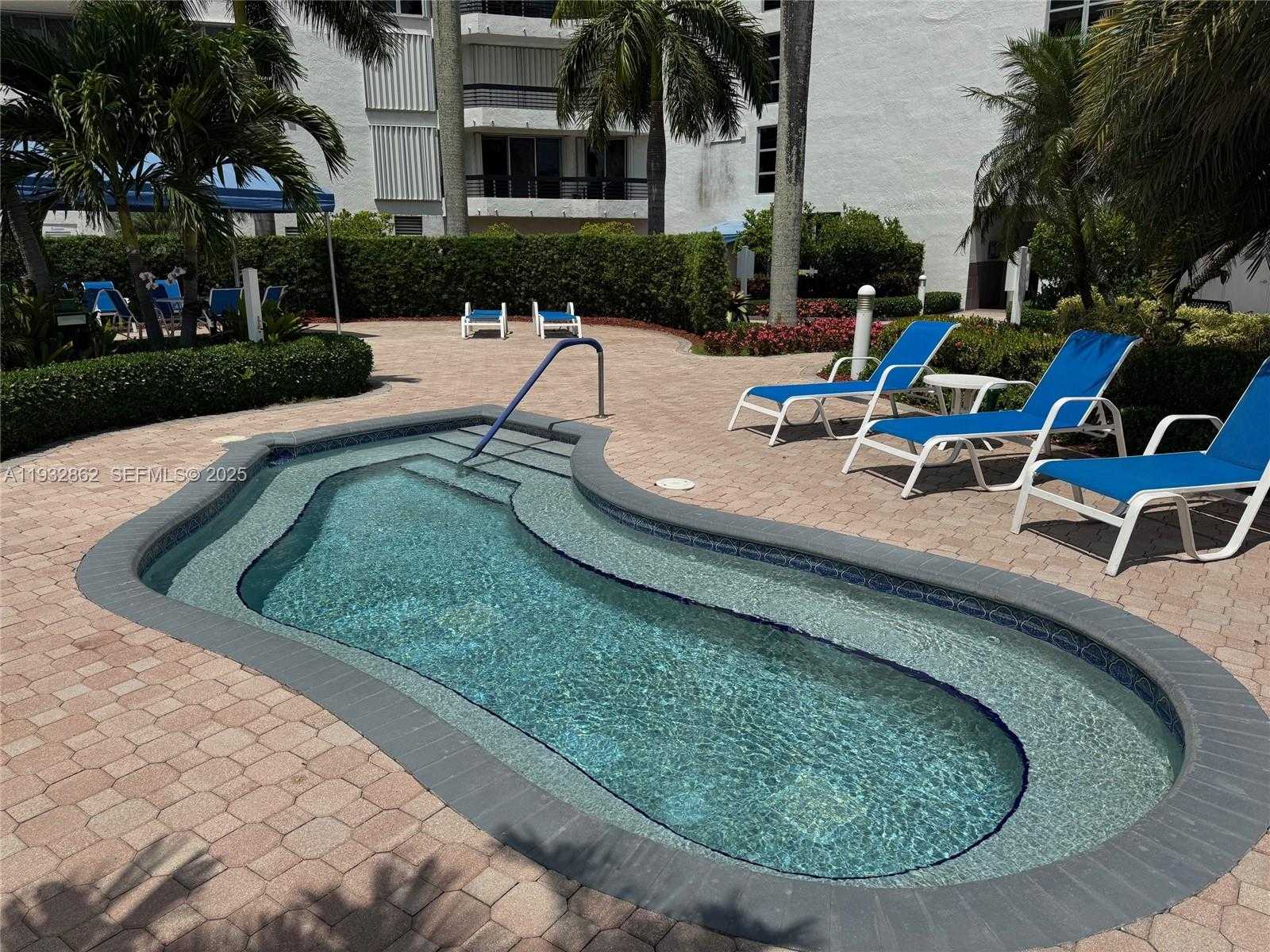 Small Image of 3530 MYSTIC POINTE DR #1212, Aventura Number 25