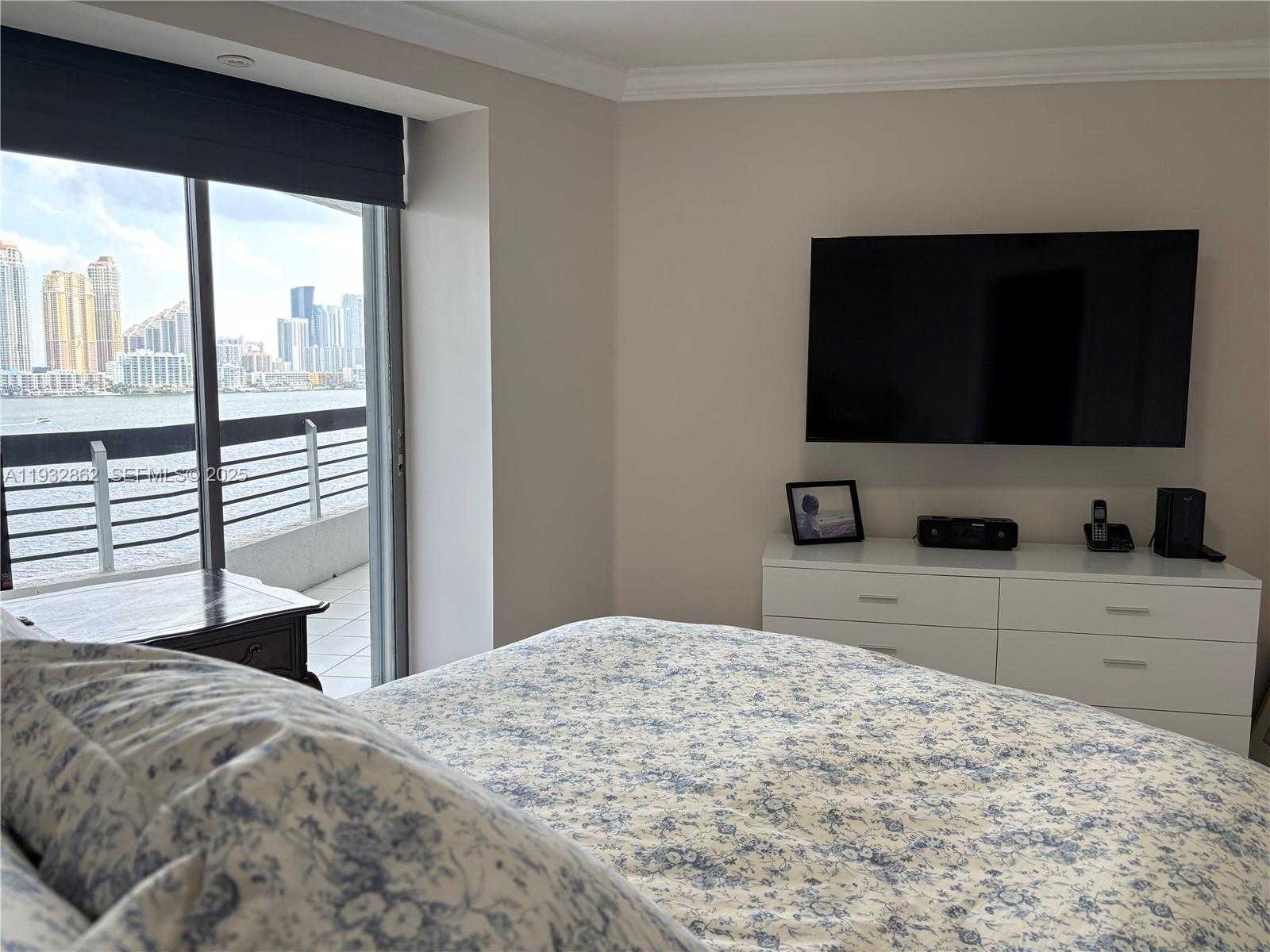 Small Image of 3530 MYSTIC POINTE DR #1212, Aventura Number 5