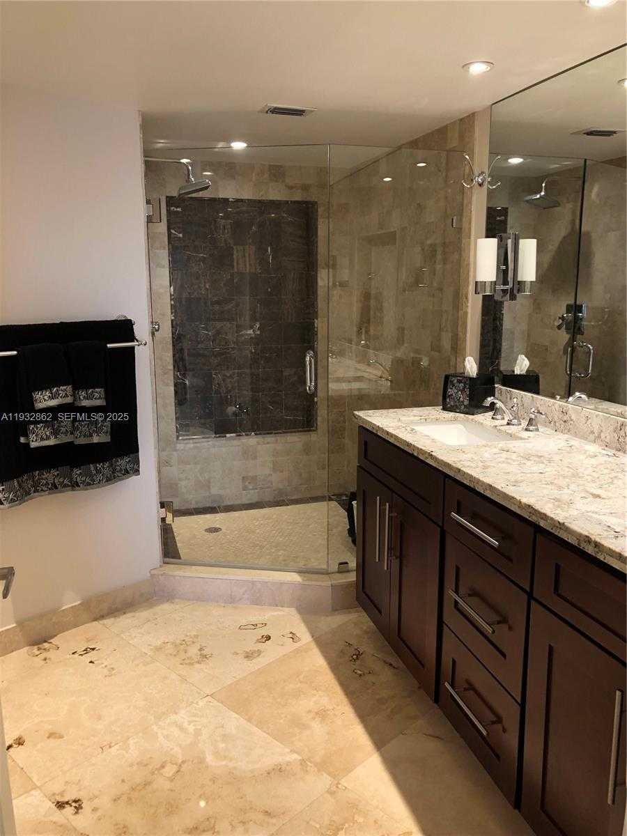 Small Image of 3530 MYSTIC POINTE DR #1212, Aventura Number 6