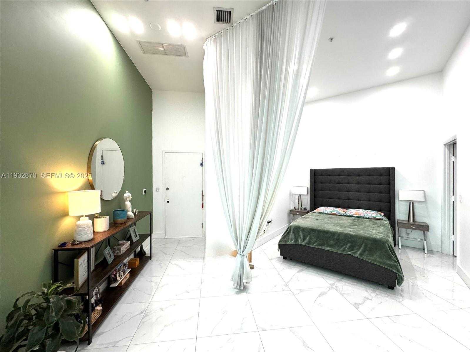 Small Image of 1900 NORTH BAYSHORE DR #710, Miami Number 12