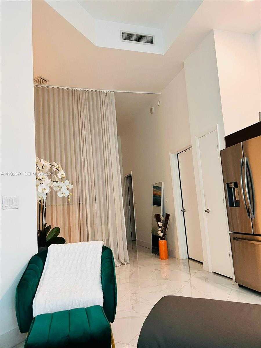 Small Image of 1900 NORTH BAYSHORE DR #710, Miami Number 3