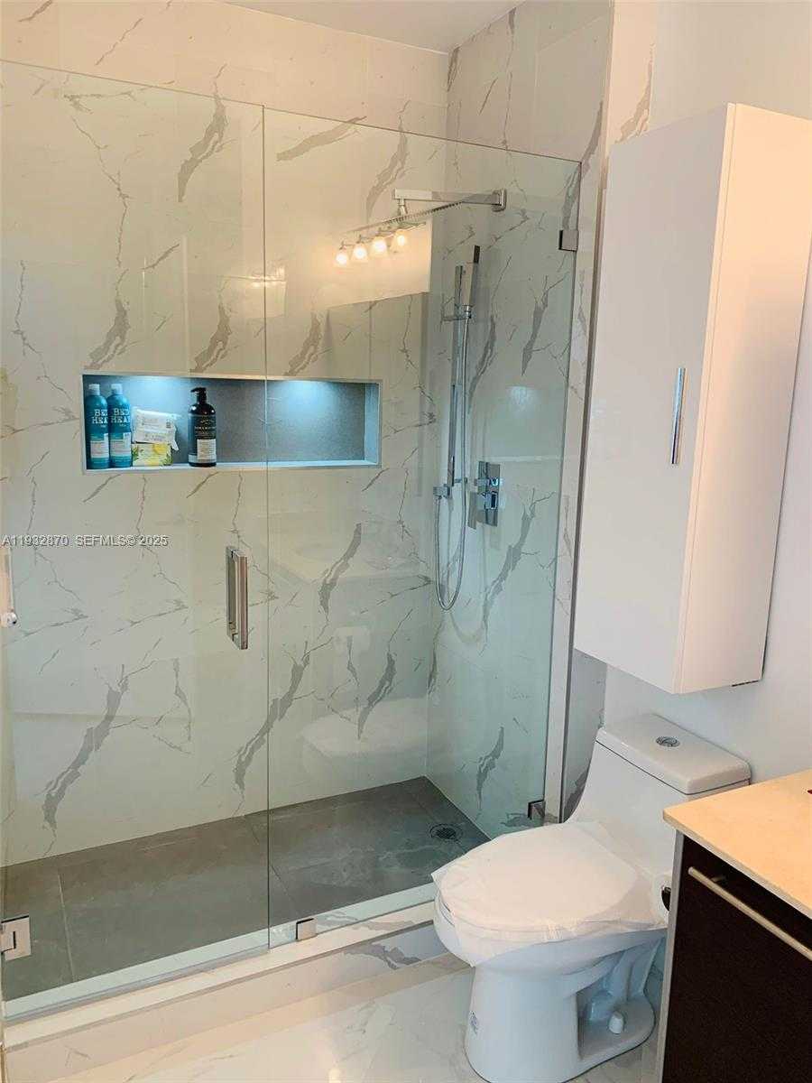 Small Image of 1900 NORTH BAYSHORE DR #710, Miami Number 8