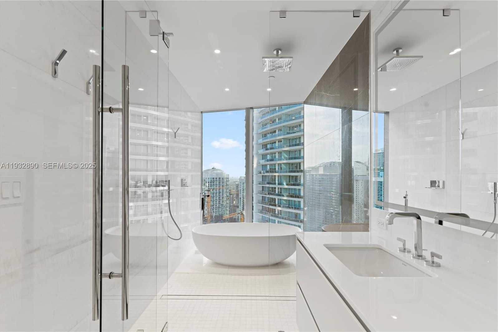 Small Image of 300 BISCAYNE BOULEVARD WAY #4007W, Miami Number 10