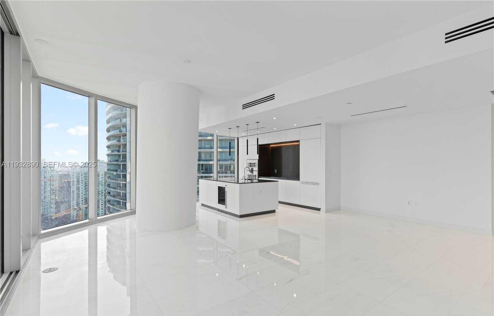 Small Image of 300 BISCAYNE BOULEVARD WAY #4007W, Miami Number 11