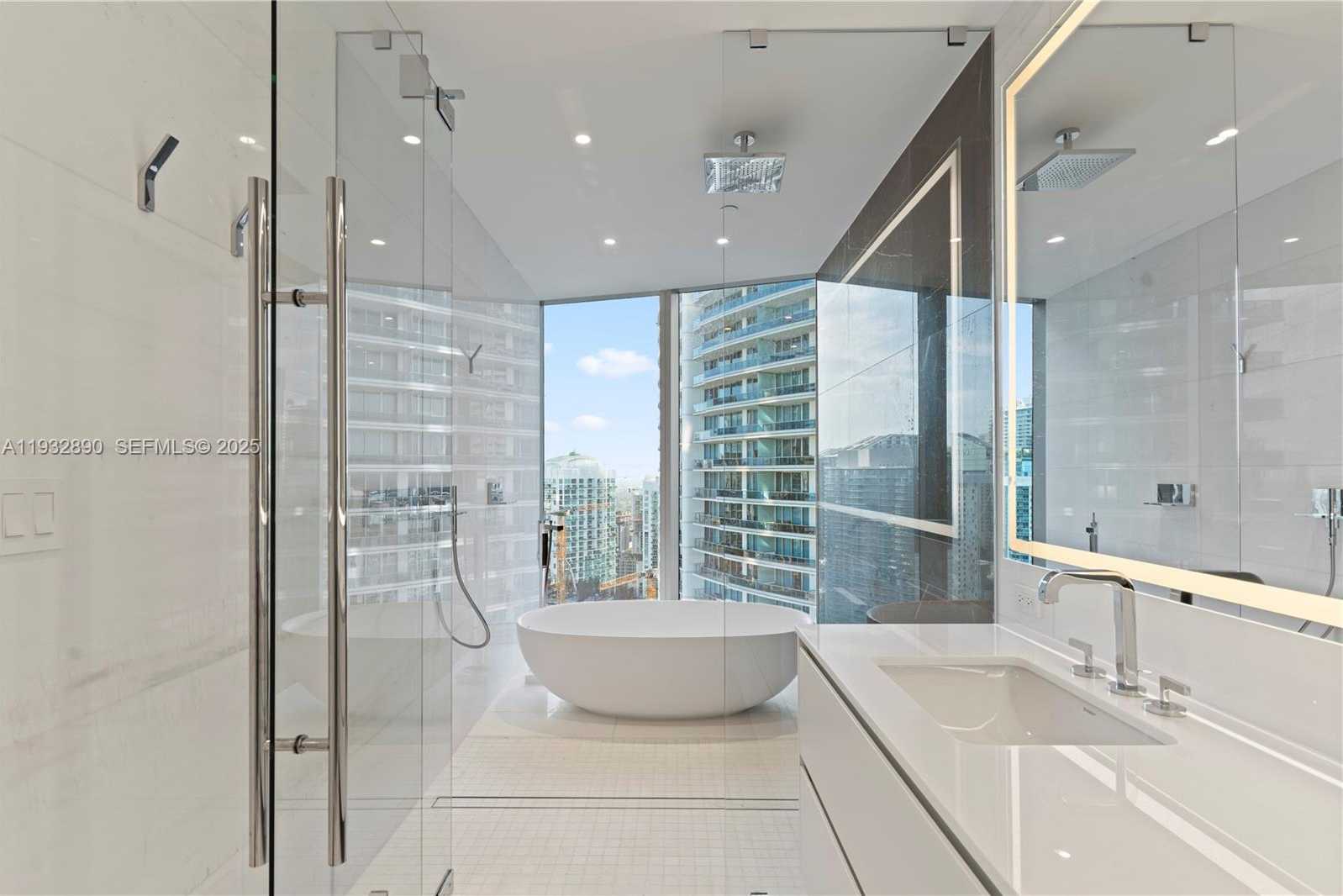 Small Image of 300 BISCAYNE BOULEVARD WAY #4007W, Miami Number 12