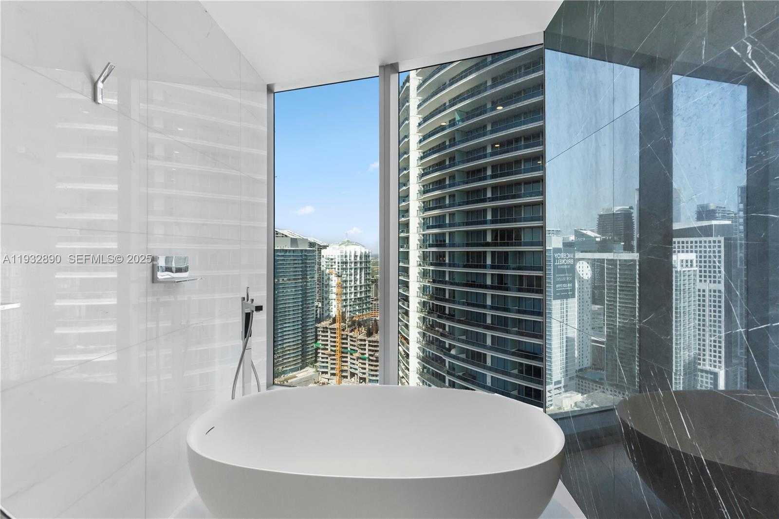 Small Image of 300 BISCAYNE BOULEVARD WAY #4007W, Miami Number 13