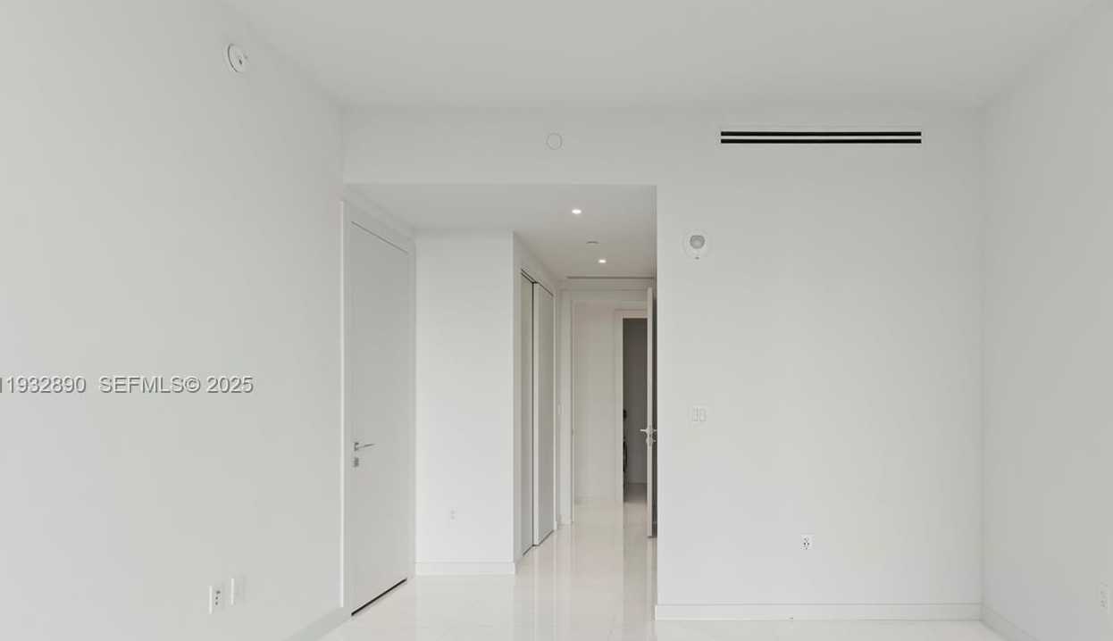 Small Image of 300 BISCAYNE BOULEVARD WAY #4007W, Miami Number 14